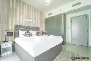 Breathtaking 1 Bed Palm View Apartment