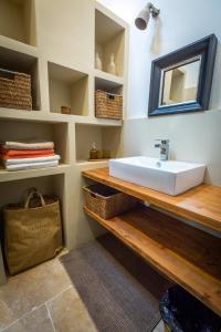 Maisons de vacances Cadenet village house - 4 to 6 people : photos des chambres