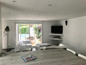 Sete Villa Le Gabanon piscine et 1ere etang