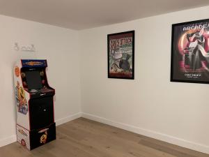 Starlight Lodge - 4 bedroom Barn with Hot Tub!