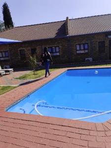 EMPEROR LODGE AND TOURS