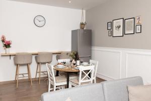 Stylish Central Home with Private Yard - Sleep 6 by QuickTrips