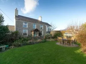Beautiful Traditional Welsh Home By The Coast Pass the Keys - 莫伊尔弗雷