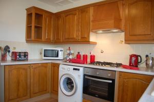 Angorfa family holiday home with games room