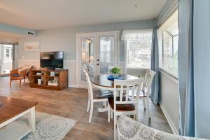 Walk to Ocean Myrtle Beach Retreat with Sunroom