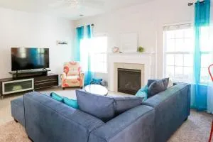 Charlotte Sanctuary Comfortable and Convenient, Fenced, Sleeps 11 - Indian Trail