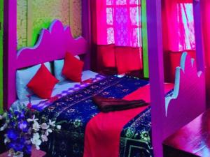 Lakes Crown Group Of Houseboats