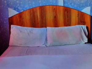 Lakes Crown Group Of Houseboats