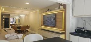 Apto dos famosos na Meia Praia Itapema a 70 metros do mar