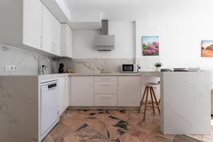 2 Estudios en La Romana Playa, uno con vista parcial mar y otro vista a la piscina