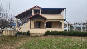 Lush Garden Villa Close to Airport with Hi-Speed Wifi - Golubovci