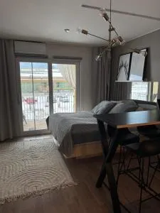 Modern studio apartment near the station - Numminen