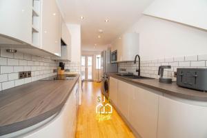 Affleck Retreat 3 - SJA Stays - Modern 1 Bed Apartment