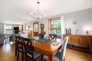 Historic 5BDR Orchard Home