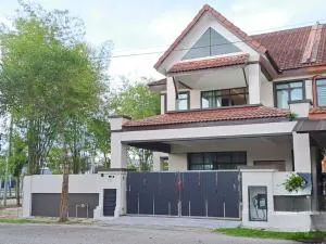 W&P Lakeside Homestay Sri Gading - Kampong Parit Jelutong