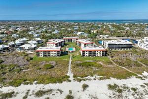 Stunning 2nd Story Beachfront Condo On Sanibel Island - Sandalfoot 2D2