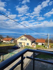 Studio lumineux avec grande terrasse et vue lac, Parking privé