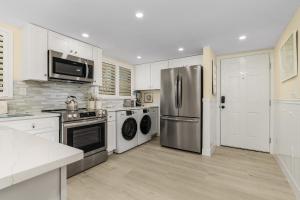 Ground Floor Sanibel Condo Steps To The Pool And Beach 4A1