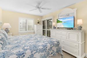 Ground Floor Sanibel Condo Steps To The Pool And Beach 4A1