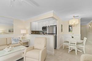 3rd Floor Sanibel Condo With Balcony And Beach Views 4B3