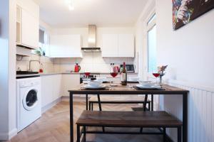 Highfield View by N And N Stays, Great Location, Plenty of on Street Parking, Perfect for Contractors, Workers & Families visiting Bath, Great disc for long stays avaialable