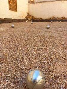 Maisons de vacances Le CoEuR du ViGnObLe Capacite 16 personnes max Venez partager un moment agreable en famille amis couples jeux Petanque jacuzzi : photos des chambres