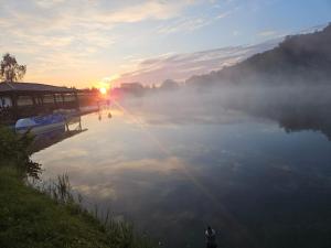 Tawerna Pod Kotwicą pokoje i domy wakacyjne