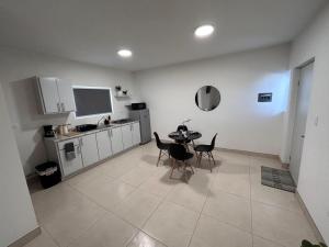 2 minutos del consulado