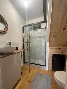 Maisons de vacances Villa avec vue imprenable, Au pied du Rocher : photos des chambres
