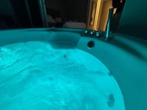 Suite con Lujoso Jacuzzi, Piso 14 y vista al mar