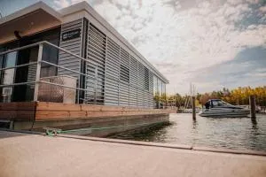 Hausboot freiZeit - LP4 - 佩讷明德