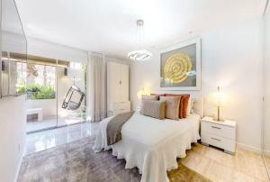 Indian Wells Mtn Cove with Kitchen Living Room Patio Firepit BBQ Tennis Stadium