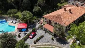 Hotel California Pacho - Pacho