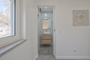 Olivais Modern by Homing