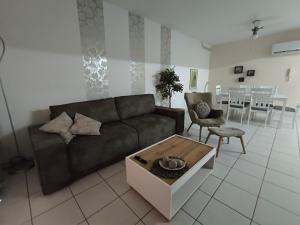 Anthea Gardens - Cosy Condo