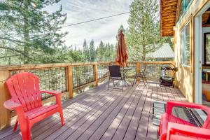 Serene Lakes Cabin with Deck Dog Friendly!