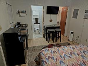 Private Cabin 1 bed and 1 bath