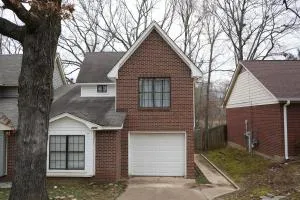 Cozy Bartlett home with garage, fenced backyard - Lenow Cozy Bartlett home with garage, fenced backyard - Lenow