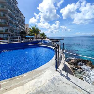 The Queen of Cozumel - ROYAL VISTA - Caribbean Ocean VIEW Suite for Couples in Mind