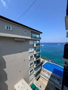 The Queen of Cozumel - ROYAL VISTA - Caribbean Ocean VIEW Suite for Couples in Mind
