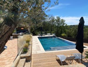 Villas Bastide a Trans en Provence avec piscine et vue sur le massif des Maures : photos des chambres