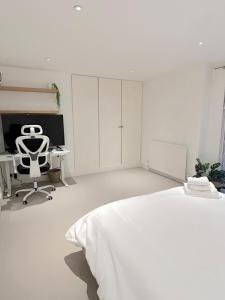 Sophisticated 2 Bed Apartment, Hyde Park