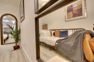 Aylward queen street apartments studio A near city centre and Gunwharf Quays