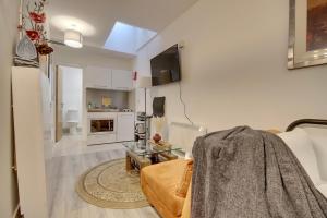 Aylward queen street apartments studio A near city centre and Gunwharf Quays