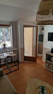 mini villa 72, résidence avec piscine.