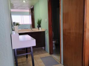 Espacioso con oficina y internet de alta velocidad