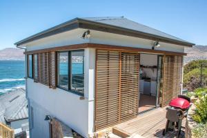 Modern Beach Apartment