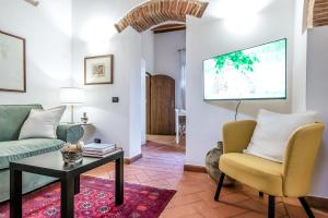 Hostly-Santa Maria Tower Suite-Just by the Tower