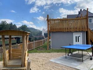 Ferienhaus Bimmelbahn- Familienferienhaus 100 m am Dampflokbahnhof Sauna Trampolin Spielezimmer