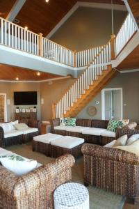 Chateau on Colony Cove